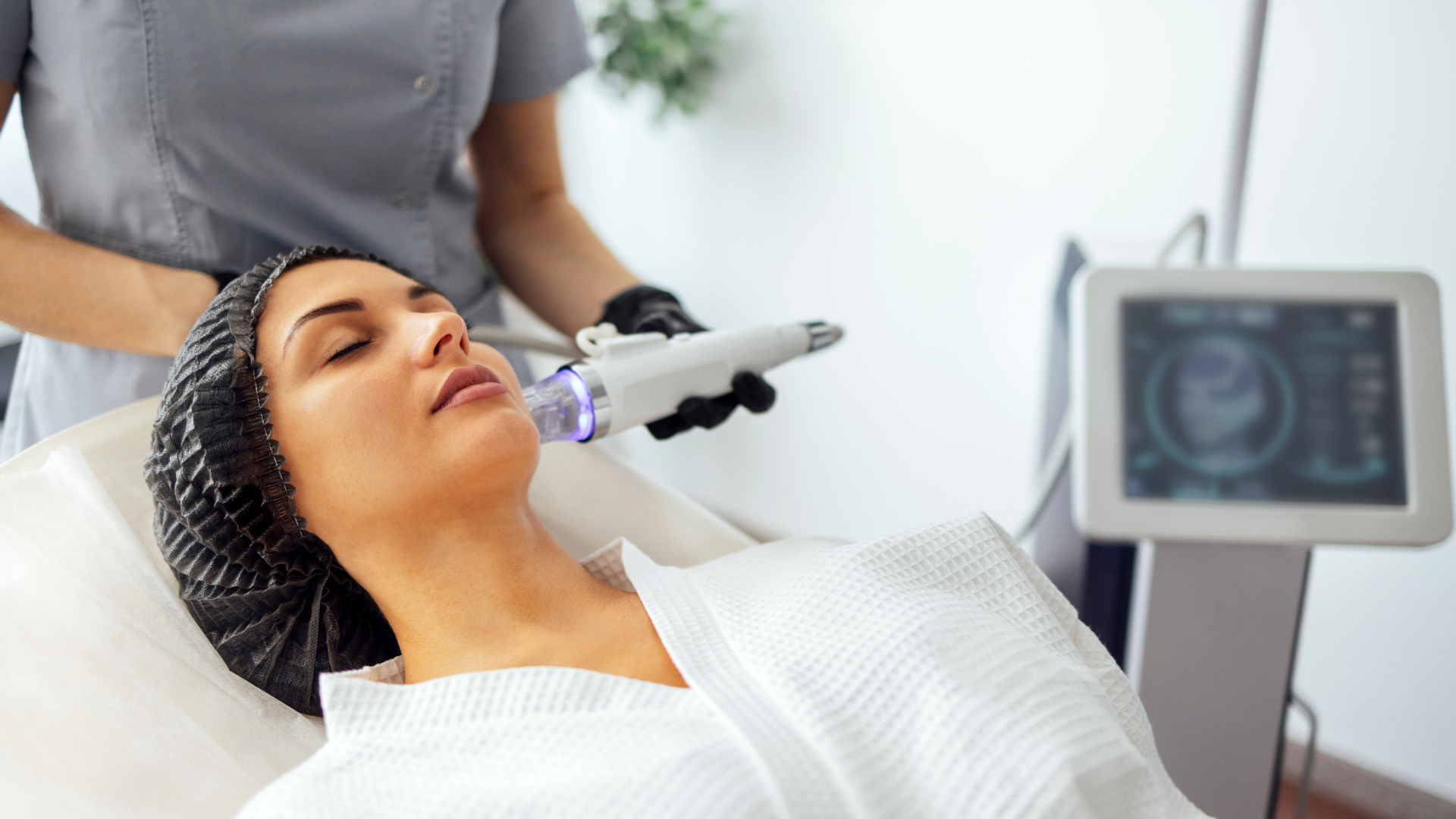 The Benefits of Using At-Home Radiofrequency Treatments in Conjunction with Other Anti-Aging Techniques