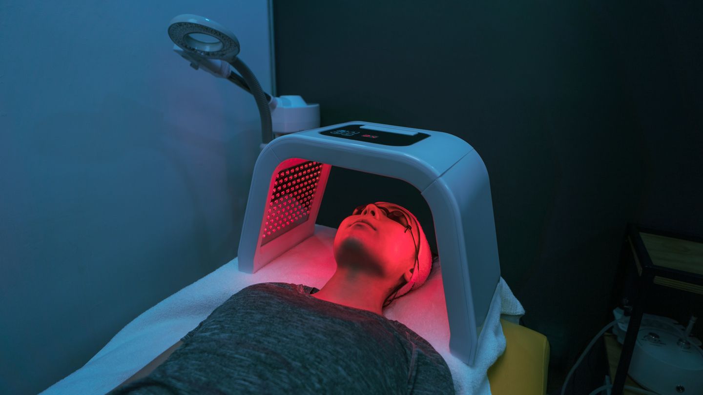  Red Light Therapy with Natural Remedies